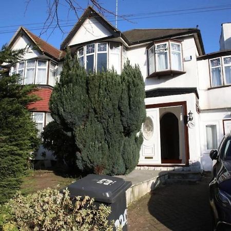 Oyo Timi Holiday Homes Londra Esterno foto