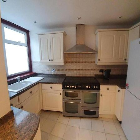 Oyo Timi Holiday Homes Londra Esterno foto