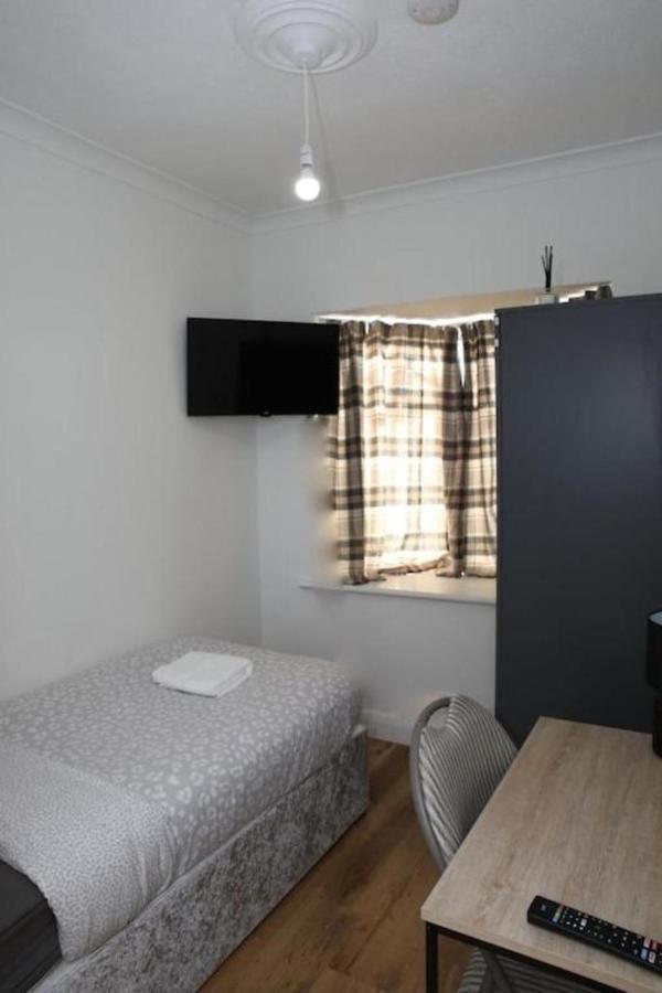 Oyo Timi Holiday Homes Londra Esterno foto