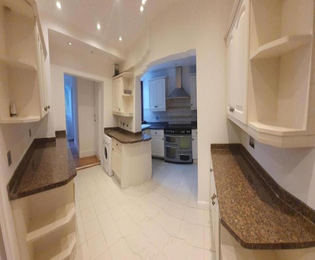 Oyo Timi Holiday Homes Londra Esterno foto