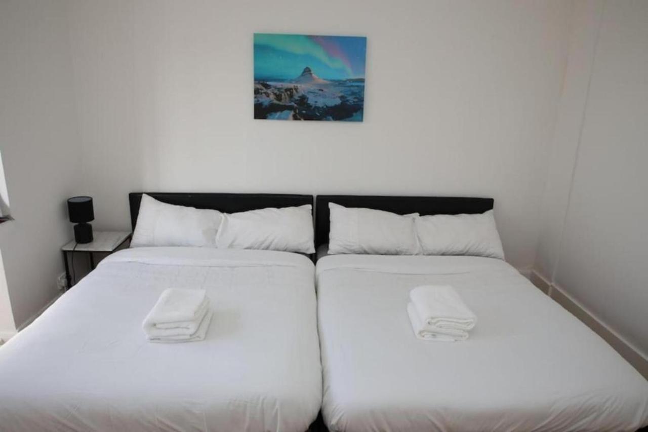 Oyo Timi Holiday Homes Londra Esterno foto