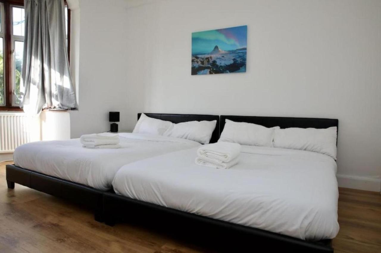 Oyo Timi Holiday Homes Londra Esterno foto