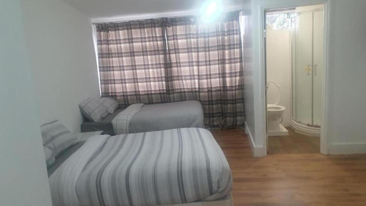Oyo Timi Holiday Homes Londra Esterno foto