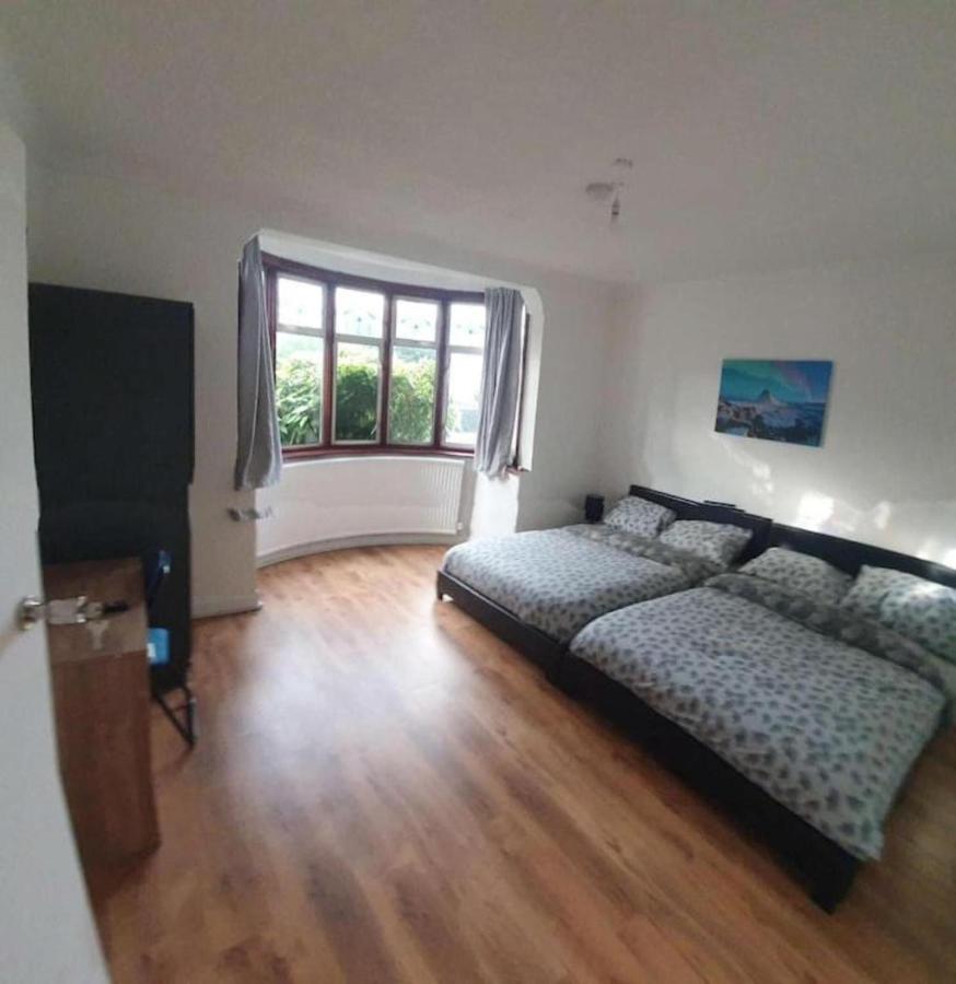 Oyo Timi Holiday Homes Londra Esterno foto