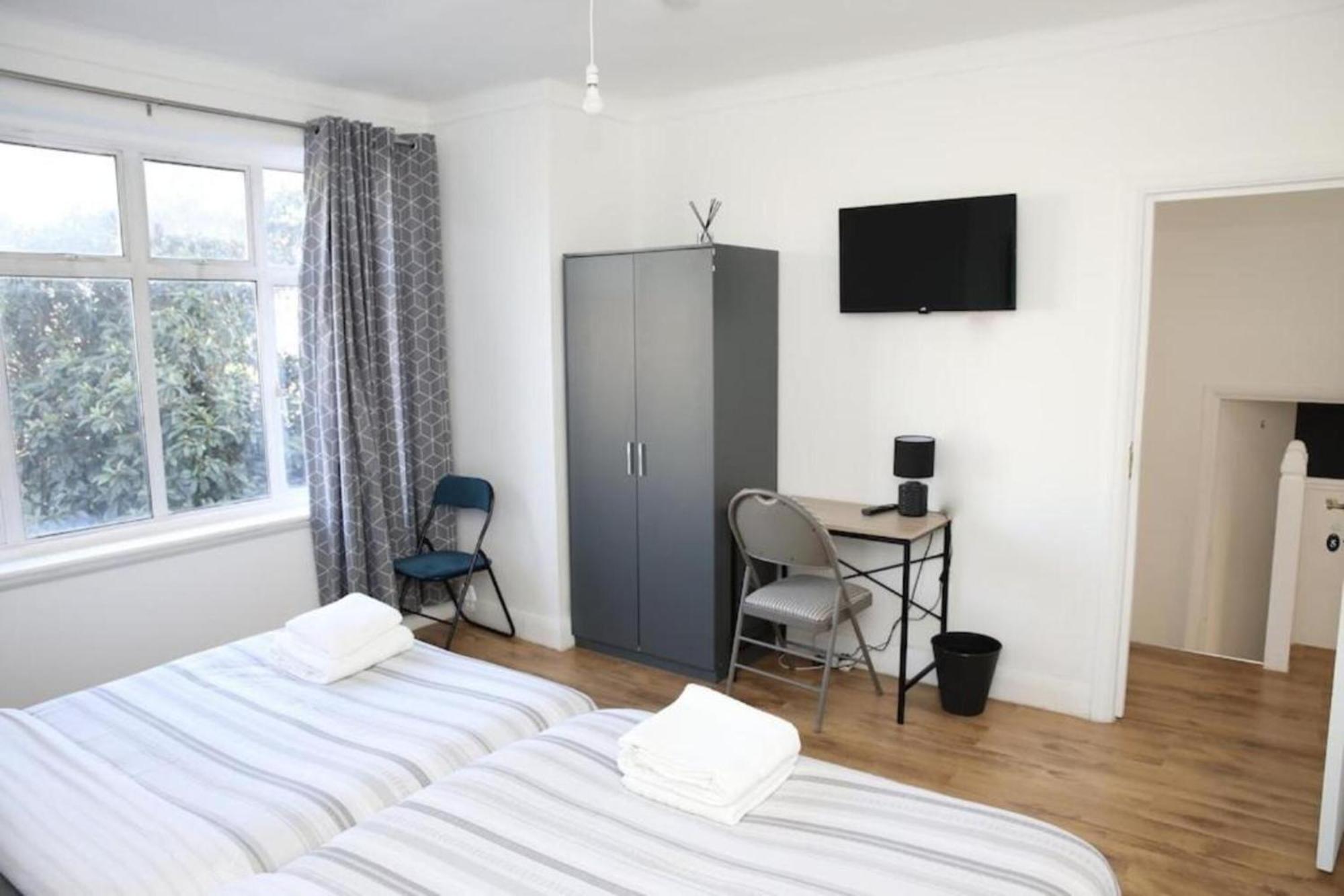Oyo Timi Holiday Homes Londra Esterno foto