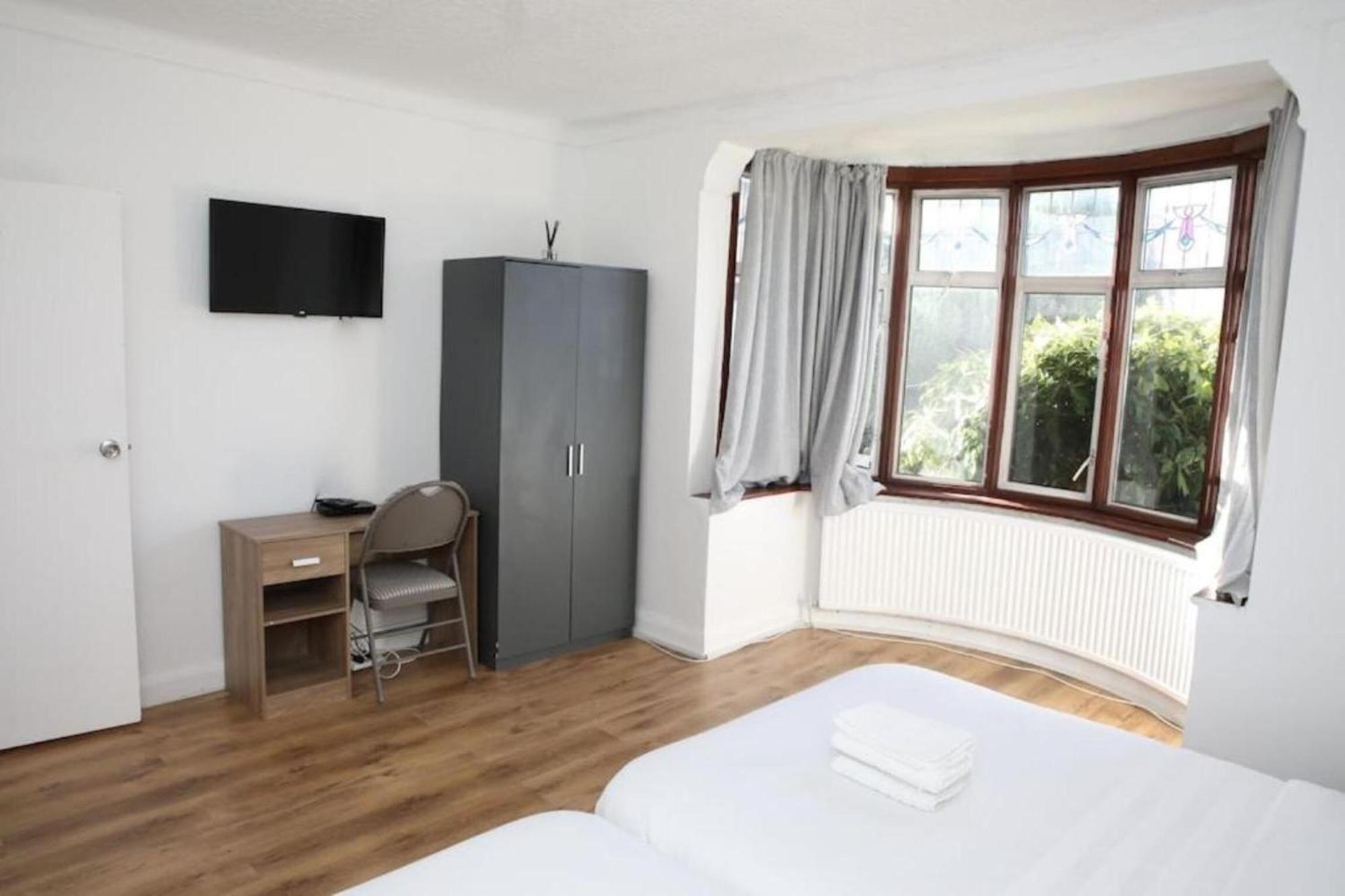 Oyo Timi Holiday Homes Londra Esterno foto