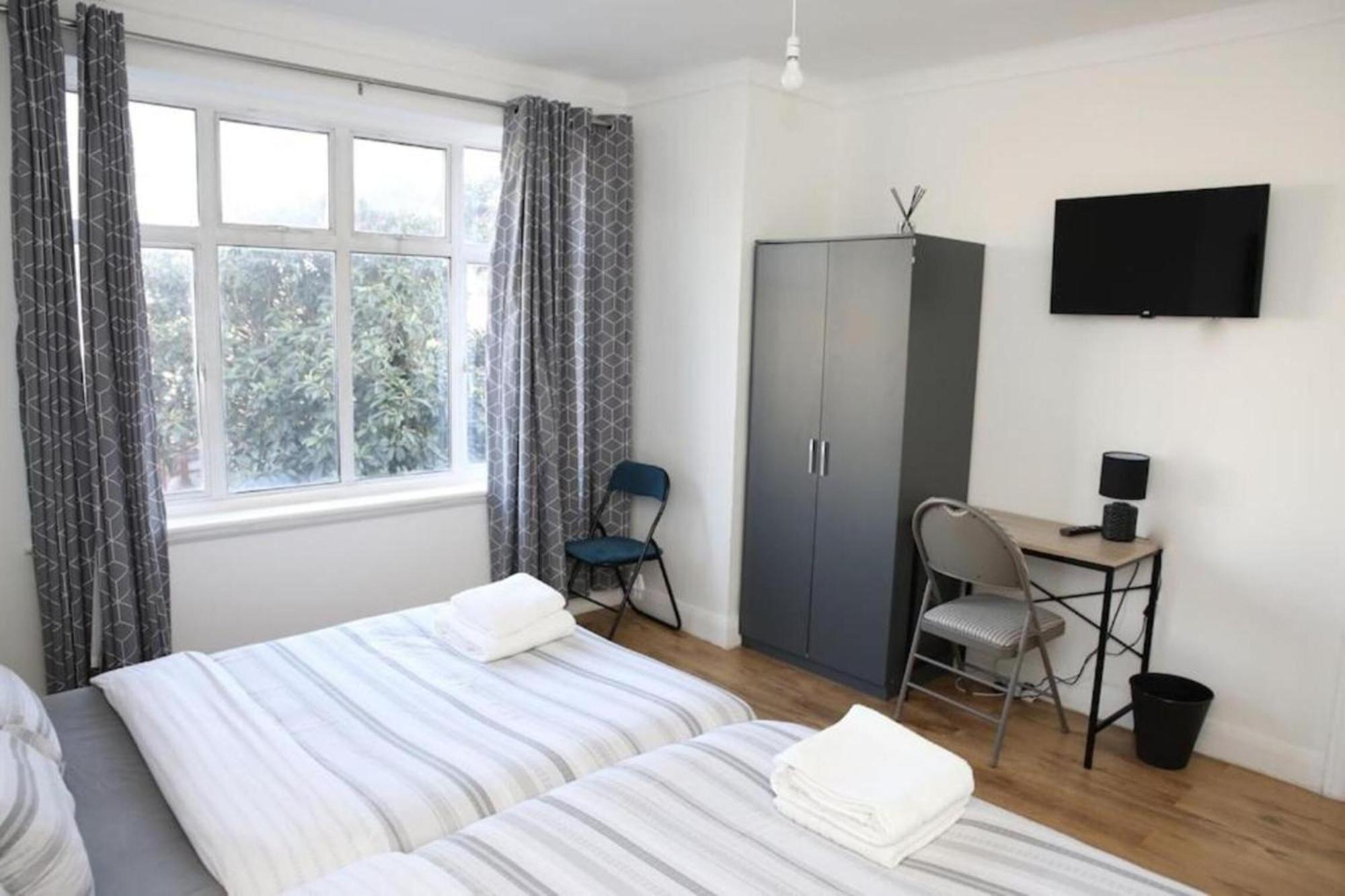 Oyo Timi Holiday Homes Londra Esterno foto