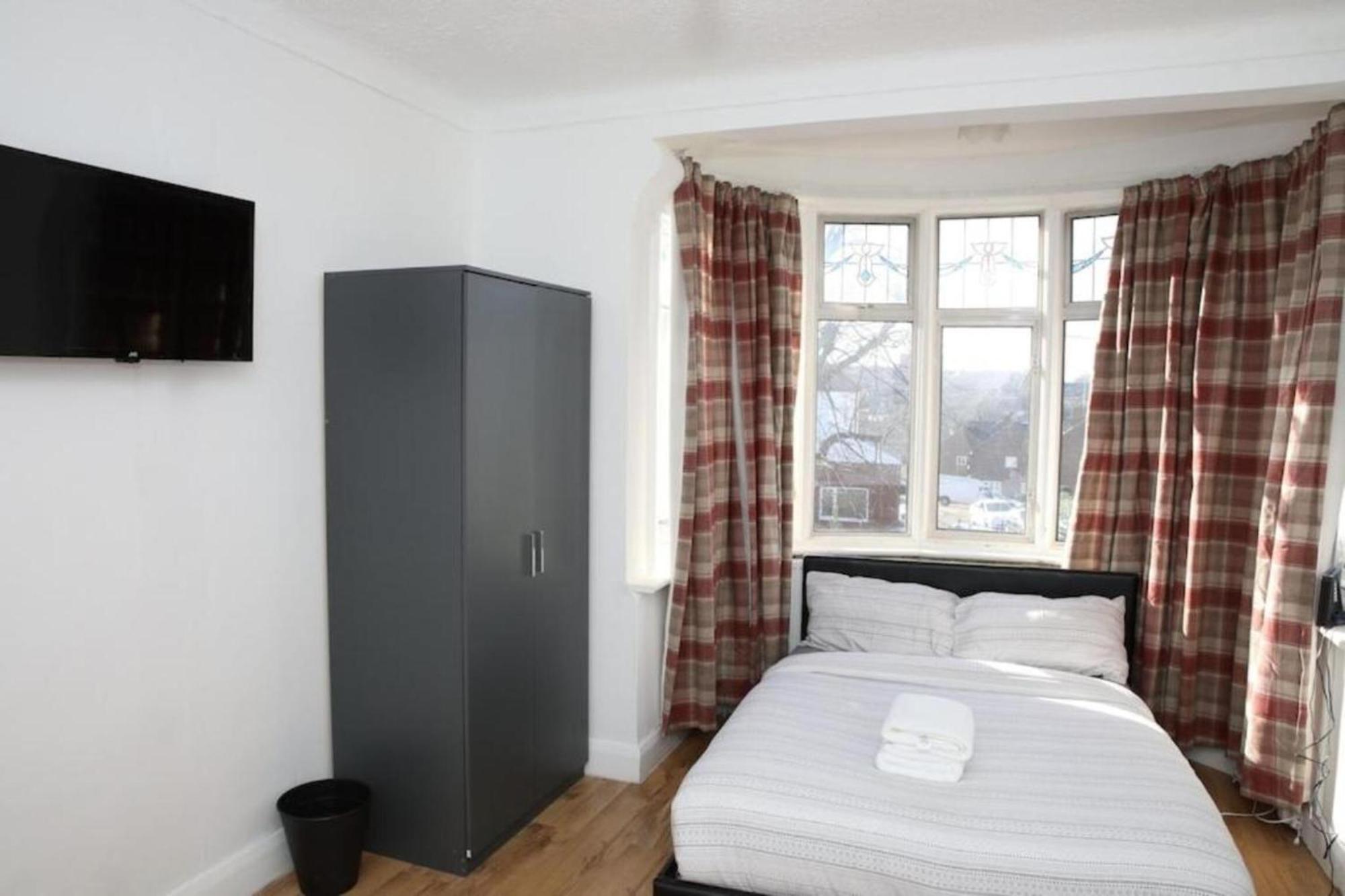 Oyo Timi Holiday Homes Londra Esterno foto